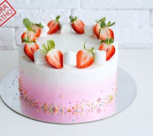 Торт без мастики с клубникой