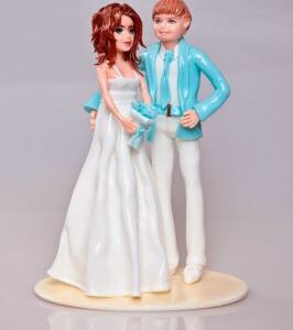 Фигурка жениха и невесты из карамели