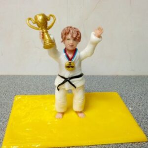 Фигурка спортсмена из карамели